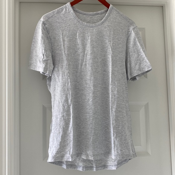 Lululemon T-shirt - Picture 1 of 2